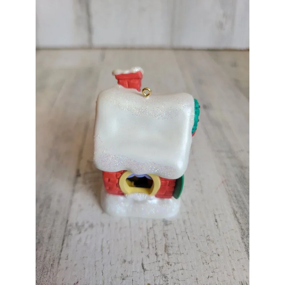 Hallmark snuggle time‎ Disney Mickey ornament Xmas